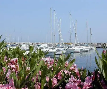 7 Pers Avec Piscine Et A 800m De La Plage 76961 Lägenhet